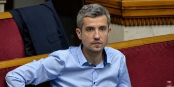 Рада со второй попытки забрала мандат у нардепа от «Голоса»: что о нем известно