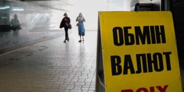 Доллар падает, а евро стремительно растет: какие «ценники» на валюту в обменниках и банках 7 мая