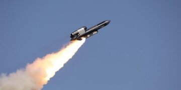 Зеленский показал видео запуска ракет «Фламинго» по заводу в Чебоксарах