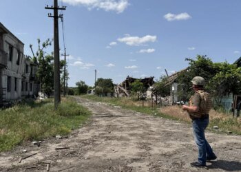 Российские бомбы обрушиваются на село в Донецкой области, где осталось всего шесть жителей