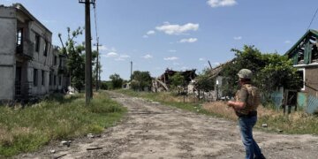 Российские бомбы обрушиваются на село в Донецкой области, где осталось всего шесть жителей