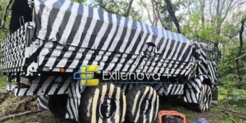 Отчаяние на колесах: Z-военкоры признали бесполезность африканского окраса грузовики
