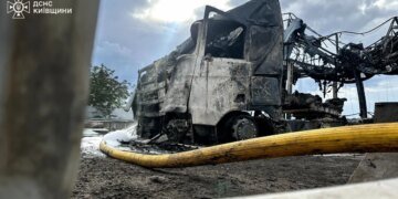 Крупный пожар в Киевской области: спасатели взяли ситуацию под контроль. ФОТО