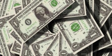 Старые доллары перестанут принимать: какие купюры могут не принять в обменном пункте