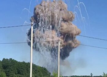 Взрыв арсенала под Белгородом: село засыпало минами, объявлена срочная эвакуация. ВИДЕО