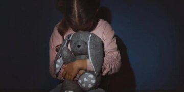 Пожизненное заключение отчиму за изнасилование 11-летней падчерицы, родной дочери Героя Украины