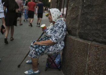 Доплата для одиноких пенсионеров: кому и сколько доплачивают