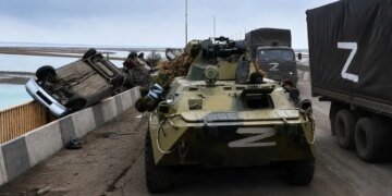 Удары по мостам перекрыли наземные пути в Крым и срывают планы РФ по наступлениям — ISW