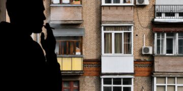 За курение на балконе украинцев предлагали наказывать штрафами, петиция провалилась