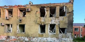 Обстрелы Харьковской области: погибший, раненые и уничтоженные машины скорой помощи