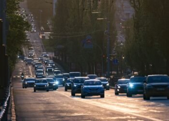 Кабмин готовит жесткие штрафы водителям и правила самокатам, есть первые предложения