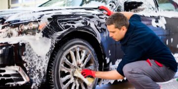 Почему 80% автовладельцев моют машину неправильно — и как это исправить