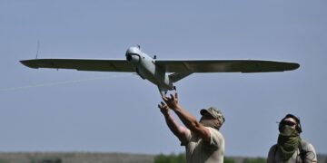 Добыча нефти в России упала до минимума за год из-за атак ВСУ, — Bloomberg