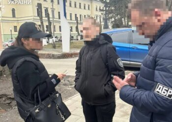 Бывшая военнослужащая за 20 тысяч долларов обещала повлиять на решение медицинской комиссии
