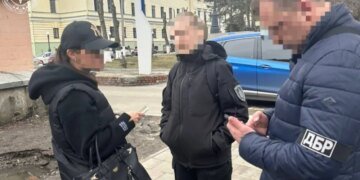 Бывшая военнослужащая за 20 тысяч долларов обещала повлиять на решение медицинской комиссии