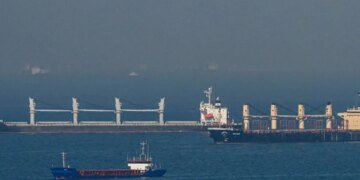 Россия приостановила судоходство по каналу, по которому экспортировала зерно, — Reuters