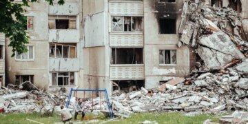 Неразорвавшиеся боеприпасы во дворах и на дорогах: в Никополе предупреждают об опасности