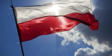 Впервые большинство поляков против приема беженцев из Украины: результаты опроса