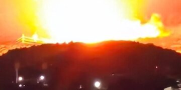Взрывы, пожары и перекрытый Крымский мост: что известно о нападении на Крым