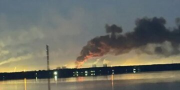 В Липецке вспыхнул пожар возле ТЭЦ, под Петербургом загорелся склад