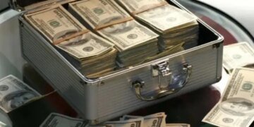 Долар по 50 — песимістичний сценарій чи найближча перспектива