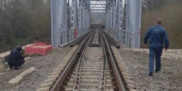Рельсовая петля для оккупантов: ССО разбили 13 железнодорожных мостов РФ