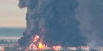 «Наш ответ абсолютно справедлив», — заявил Зеленский о ударе по российскому предприятию в Кирове. ВИДЕО