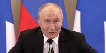 «Россия не начинала войну», — Путин оправдывался перед моряками за поражения на фронте. ВИДЕО