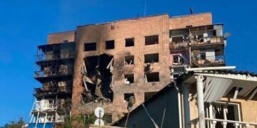 В Краматорске авиабомба попала в жилой дом: есть раненые
