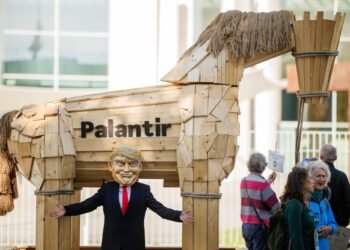 Слабке місце Palantir. Як прихильність до Трампа заважає бізнесу передової оборонної ІТ-компанії США