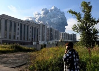 Дроны СБУ устроили массированную атаку на НПЗ и аэродромы в РФ