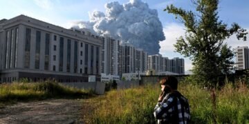 Дроны СБУ устроили массированную атаку на НПЗ и аэродромы в РФ