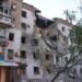 Российские КАБы разрушили два этажа пятиэтажки в Запорожье, есть погибшие