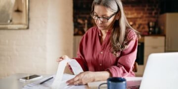 Украинцы могут платить меньше налогов с зарплаты: кто имеет право