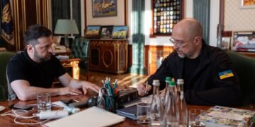 Зеленский встретился со Шмыгалем на фоне обновления Кабмина