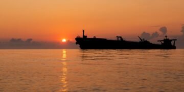 «Теневой флот» РФ за ночь потерял 13 судов на подходах к Крыму, — «Мадяр»