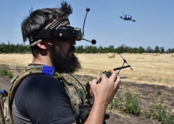 Германия оплатит для Украины 50 тысяч дронов, которые сами находят цели, — Reuters