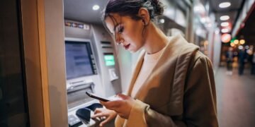 Украинцы могут вернуть часть налогов за благотворительные взносы: как это сделать