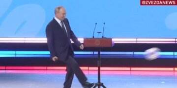 В Красноярске ради одного деда обвалили цены на бензин и заставили детей кричать фамилию. ВИДЕО