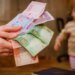 Выплаты на ребенка могут не выдать: родителям объяснили основные причины