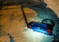 В Одессе авто ушло под землю: водитель успел выскачить. ФОТО