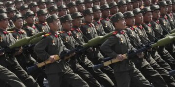 Языковой барьер преодолен: российские инструкторы учат корейские фразы перед отправкой под Бахмут. ВИДЕО