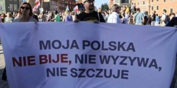 «Моя Польша не бьет»: по стране прокатились акции против нападений на украинцев. ФОТО