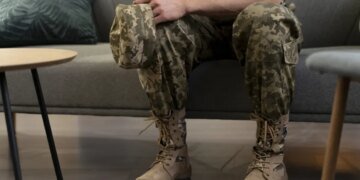 В Киеве военнослужащий СЗЧ избил знакомого молотком и палкой: ему грозит до 15 лет тюрьмы