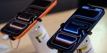 Apple нібито скасувала розробку повністю скляного iPhone до 20-річчя