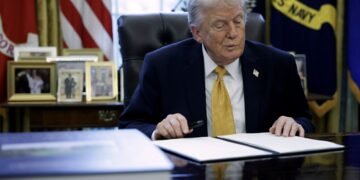 Трамп отверг просьбу Зеленского о ракетах для Patriot, — FT