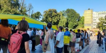 В Киеве масштабное шествие из-за отставки Федорова из Минобороны (фото, видео)