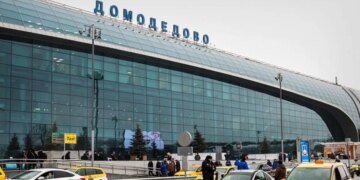 Зеленский закрыл небо России: иностранные авиакомпании отменили десятки рейсов в Москву