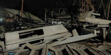 В Хмельницкой области обломки сбитого дрона упали на предприятие: вспыхнул пожар