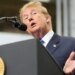 На сайте Белого дома появились видеоигры, где Трамп «ловит» мигрантов